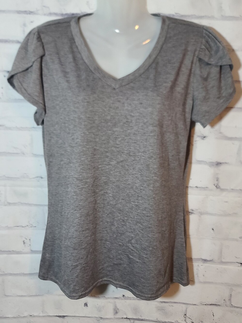 Women's Light Gray Knit V-Neck Short Sleeve Flutter Ruffle Pullover Top M